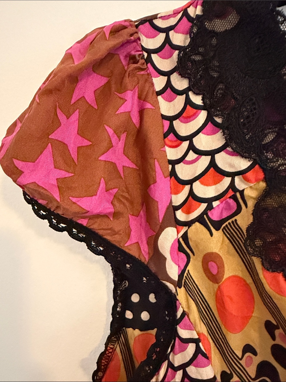 Nanette Lepore Patchwork V-Neck Blouse in Pink & Brown w Black Trim Y2K - Flaw - Picture 9 of 16